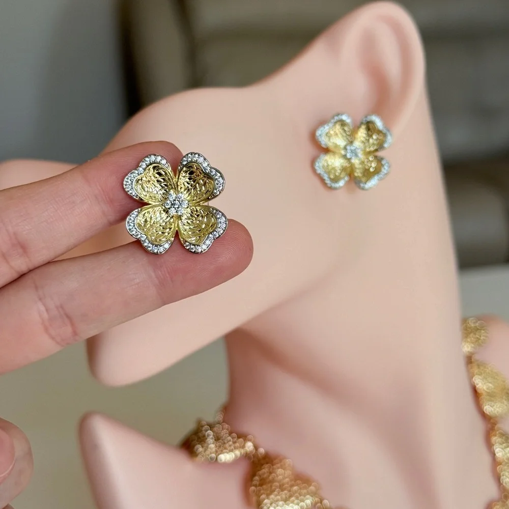 High Quality Gold Four-Leaf Flower Stud Earrings with Zirconia